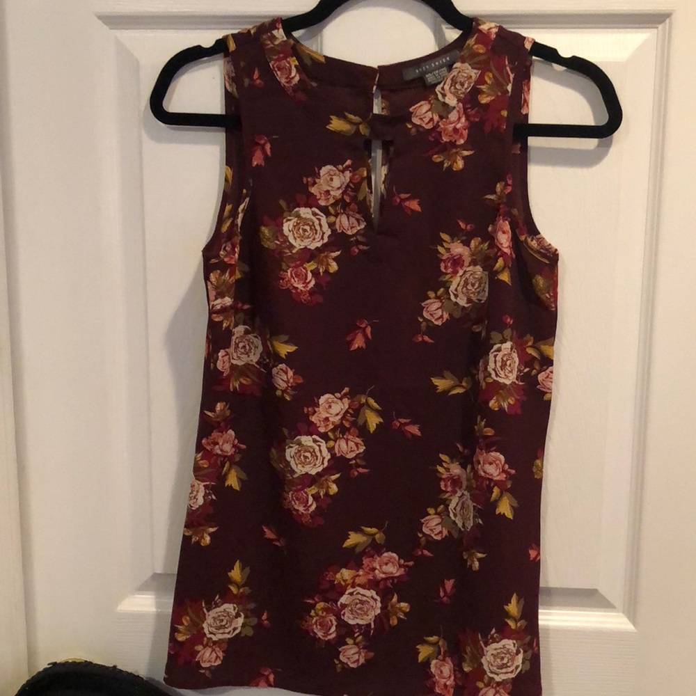 🍩$5 Must Bundle🍩Maroon Sleeveless Top